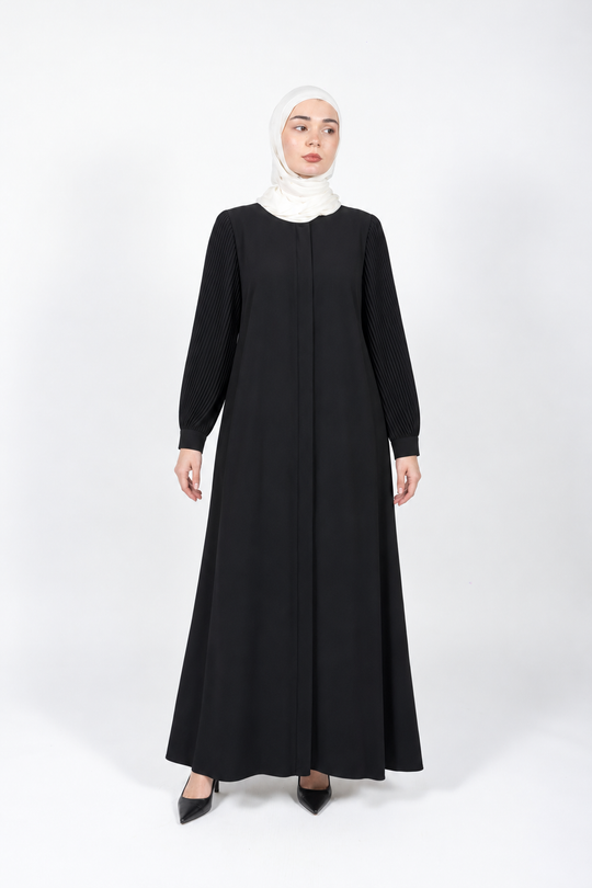 Black viscose abaya with finely pleated sleeves