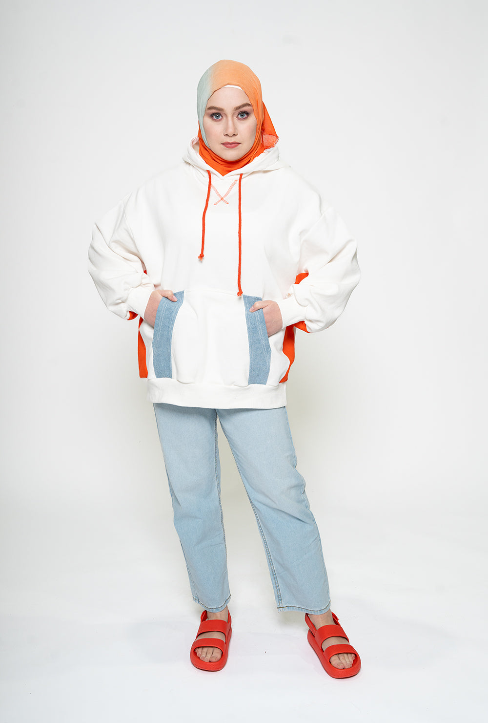 Lonna Modest Hoodie | White